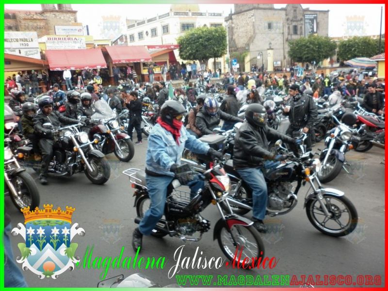 Unos 40.000 motociclistas festejan a su patrona la "Virgen del Favor"